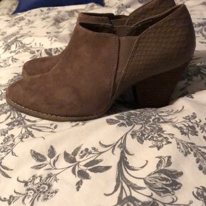 Dr. Scholls brown heeled boots size 8